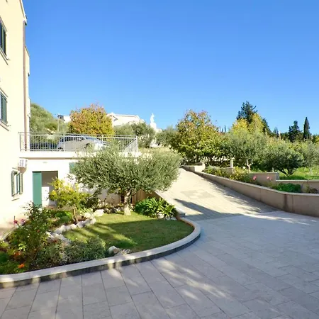 Adela Apartment *