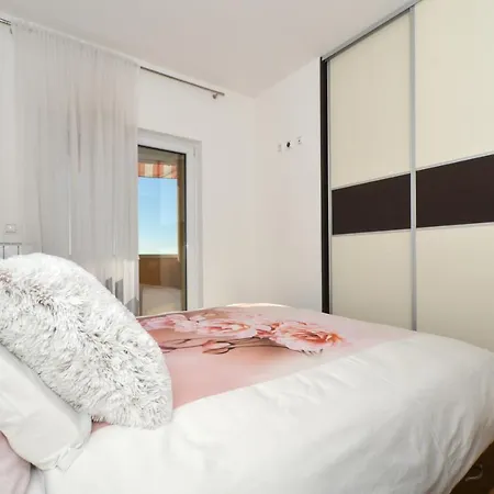 Apartment Adela Solin