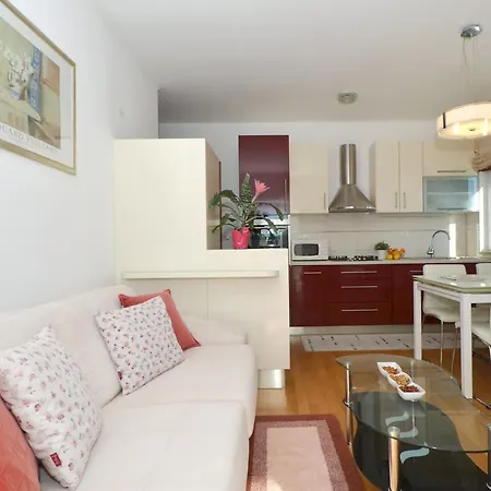 Adela Apartment Solin