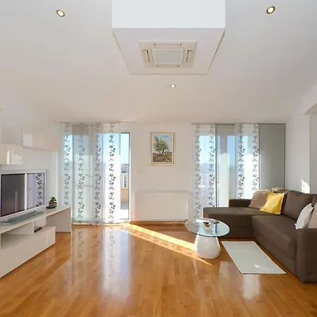 Apartment Adela Solin