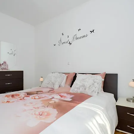 Adela Apartment Solin