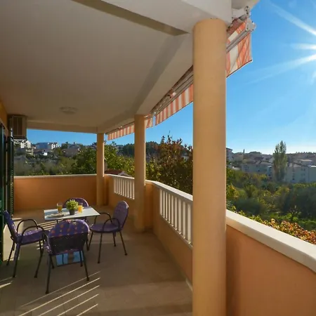 Apartment Adela Solin